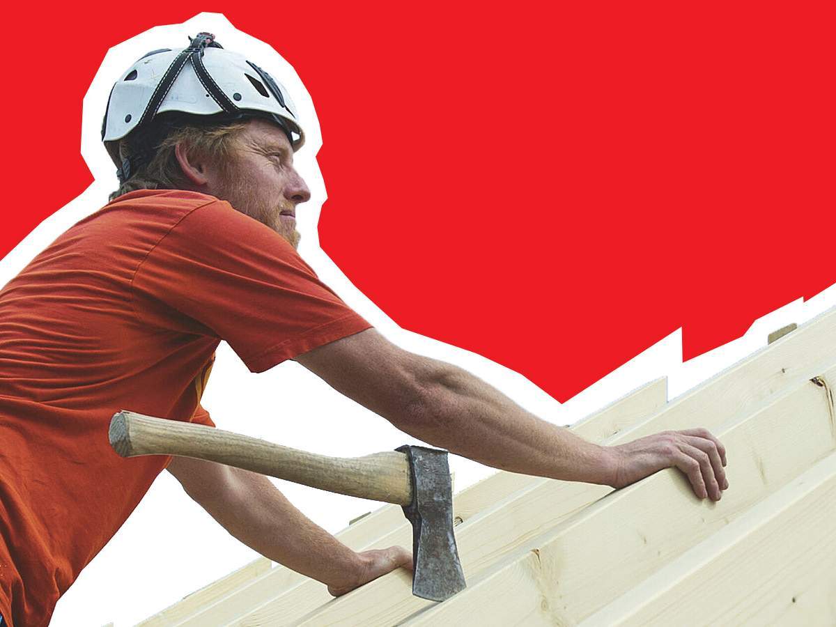 Zimmermann bei der Arbeit